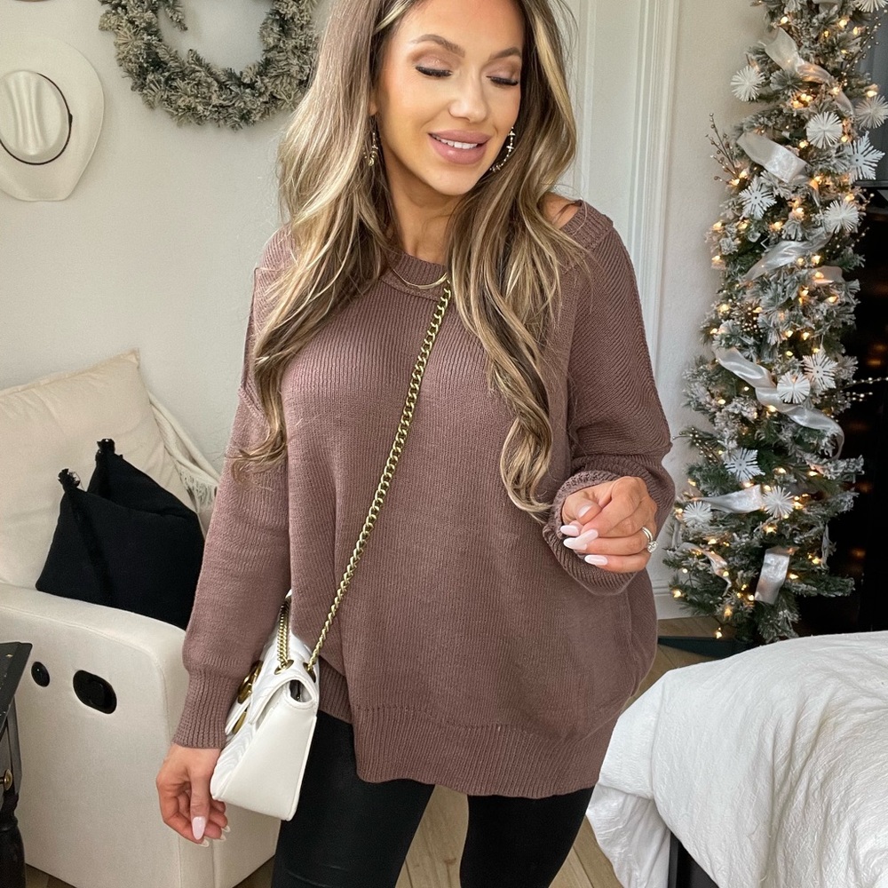BROWN SWEATER